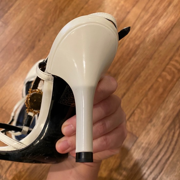 Dolce & Gabbana white straps heels - Picture 5 of 16